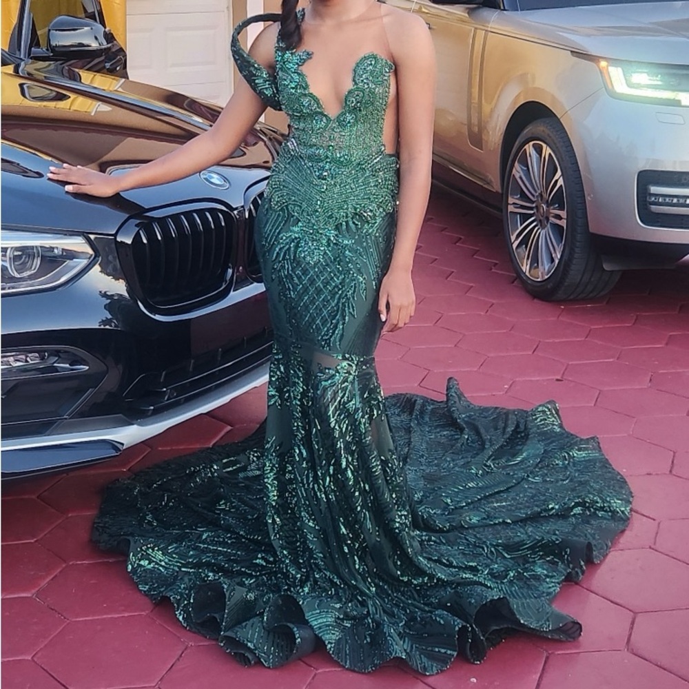 Emerald Green Prom Dress with Intricate Detailing